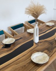 Большой обеденный стол из ореха и эпоксидной смолы черного цвета 01370 фото | Dorus